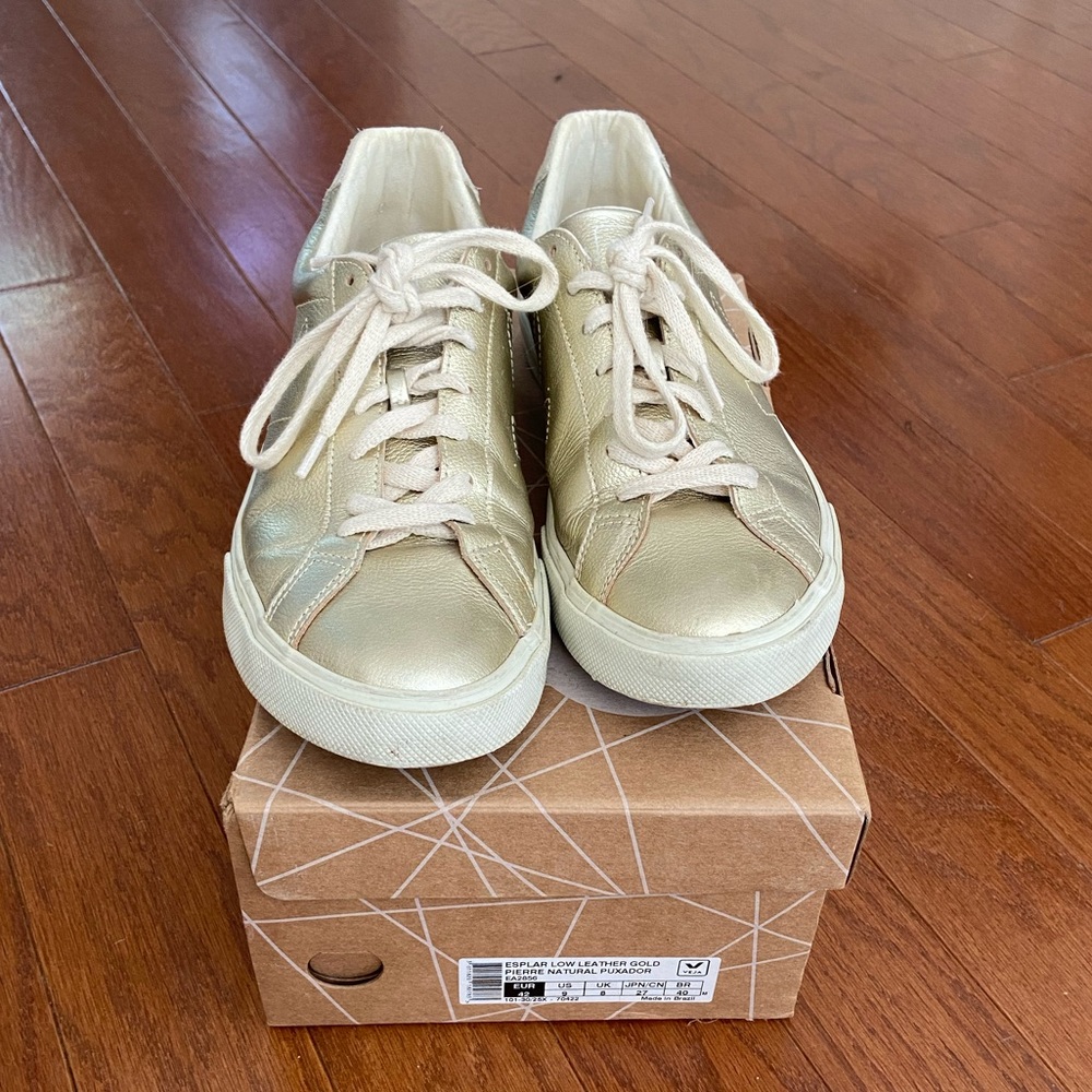 Gold leather Veja Esplar low-top sneakers